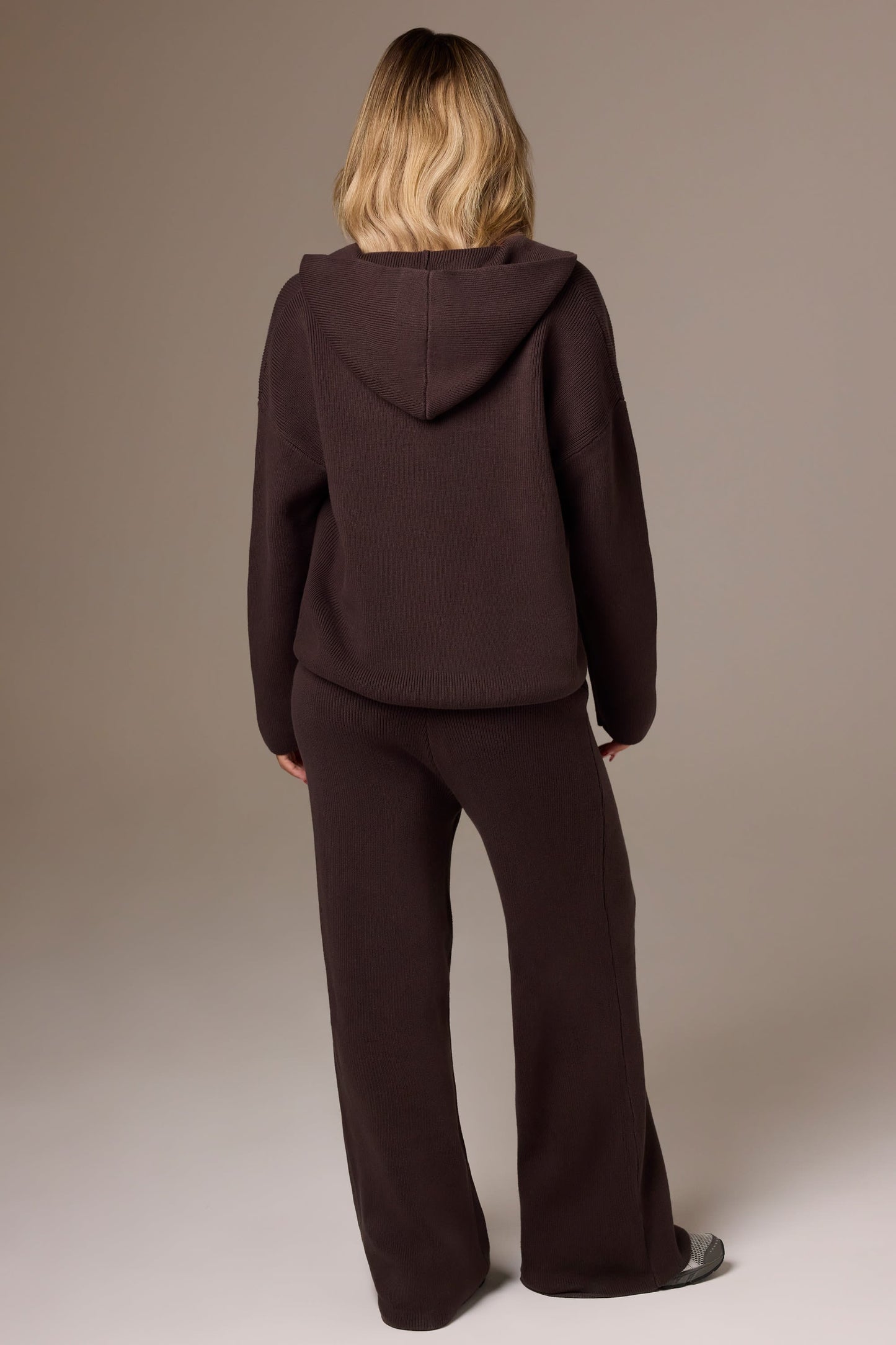 Ribbed Knit Wide-Leg Joggers in Pecan